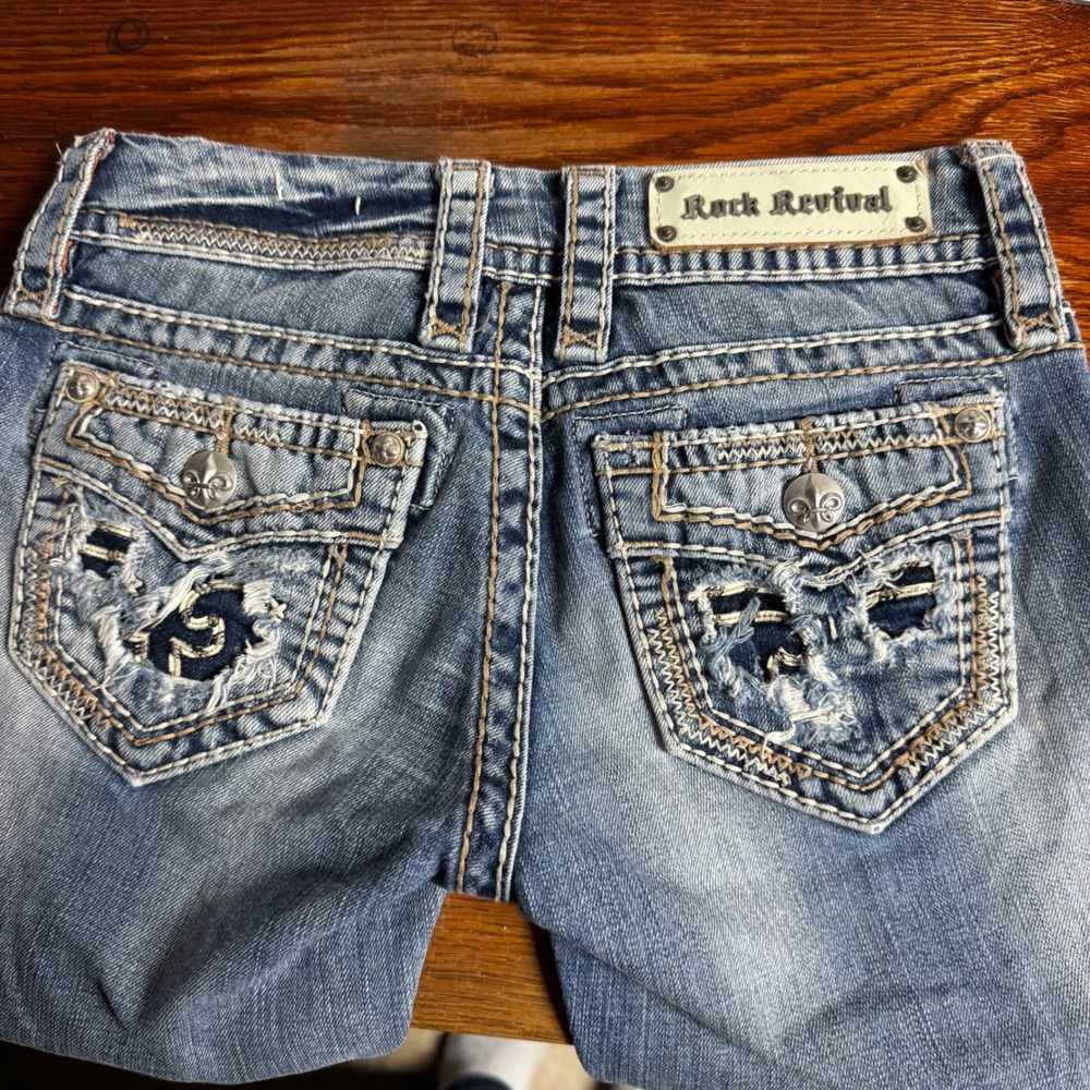 Rock Revival Bella Capri Distressed Denim Jeans Womens 25‎ Medium Wash